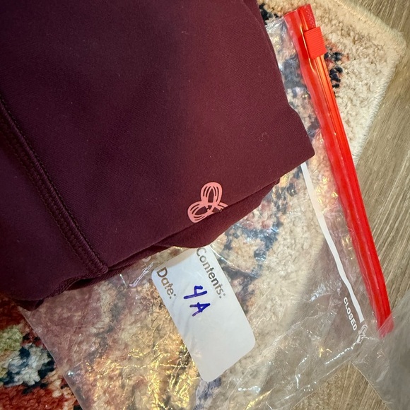 TnaLIFE™ Cheeky Hi-Rise 7" Short High-waisted cheeky bike shorts Small - Picture 5 of 5